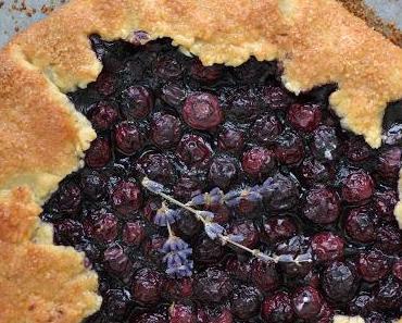 Französische Blaubeer-Galette mit Lavendel