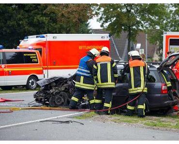 Autounfall Arnschwang – Person verbrennt in Pkw