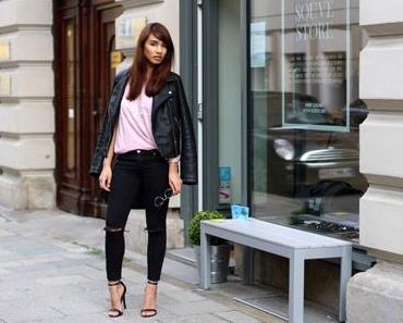 GREEN FASHION WITH LOVESIGN