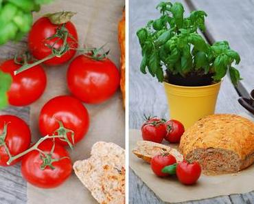 Mediterranes Tomatenbrot mit Kräutern & Kernen [Für die nächste Grillparty!]