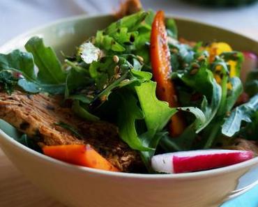 Hühnchen-Salat mit Gemüse