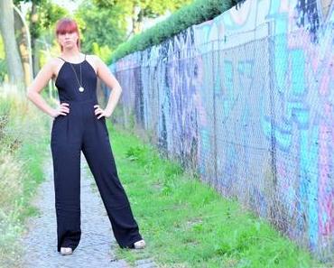 Mottoparty „black is beautiful“  schwarzer rückenfreier Jumpsuit