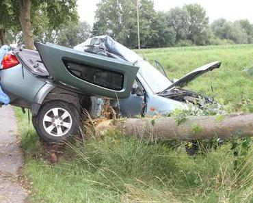 Verkehrsunfall Erwitte-Stirpe – Mit Geländewagen gegen Baum geprallt