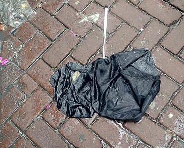 Amsterdam nach dem Orkan: Das Regenschirm-Massaker