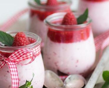 Fluffiges Himbeer-Quark-Dessert für heiße Sommertage