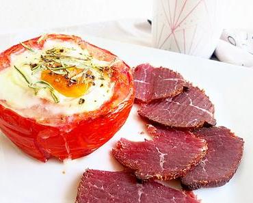 Frühstücksei in der Tomate