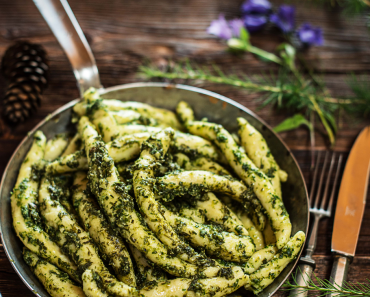 Schupfnudeln mit Almkräuterpesto