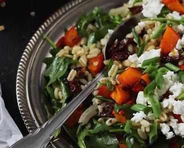 Herbstlicher Zartweizensalat mit geröstetem Kürbis, getrockneten Tomaten & Rucola