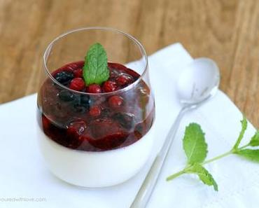 Panna Cotta mit Waldbeeren / Very berry Panna Cotta