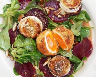 Hochgenuss im Herbst! Vogerlsalat mit Rote Rüben, Ziegenkäse und gebackenen Pekannuss-Eiern