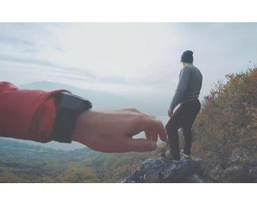 Freerunner und Trailrunner beim Waldspaziergang