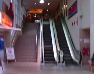 Das Schrecknis der stillstehenden Rolltreppe