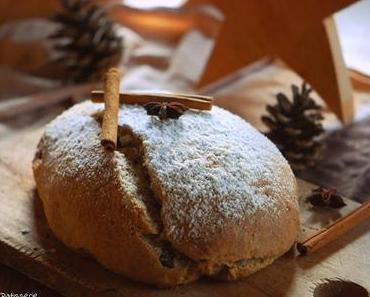Passte zwar nicht in den Nikolausstiefel, schmeckt aber wunderbar: Saftiger Quarkstollen mit Cranberries!