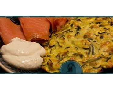 Zucchini-Parmesan-Puffer mit Lachs & Meerrettich-Creme