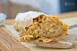Selbstgemachter Apfelstrudel