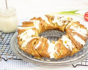Ich entführe euch mit einem Apfel-Zimt-Zupfbrot mit Frischkäse Frosting