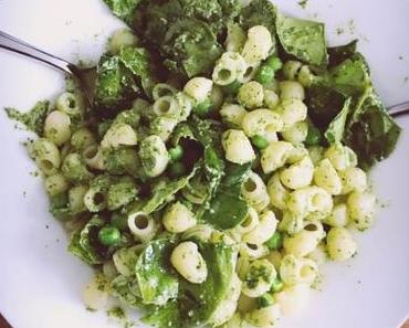 Nudeln mit Spinatpesto