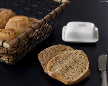 Spätstück mit Frühstücksbrötchen