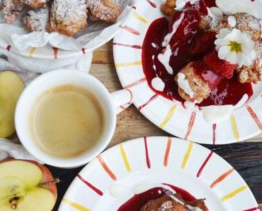 Gebackene Apfelmäuschen! Apple Fritters mit Himbeersauce