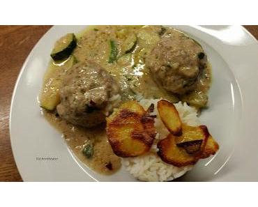 Hackbällchen in Zitronensauce und Kartoffelreis