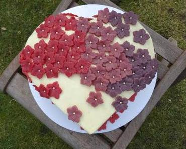 Rezension: Festliche Torten für besondere Momente von Planet Cake