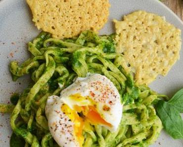 Frühlings-Pasta! Linguine mit Spinatpesto und pochiertem Ei