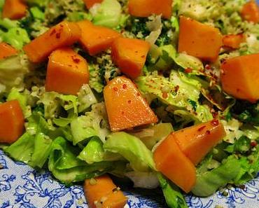 EndivienSalat mit Papaya & Hanf
