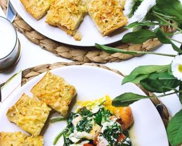 Gebackenes Spinat-Curry mit Knoblauchbrot