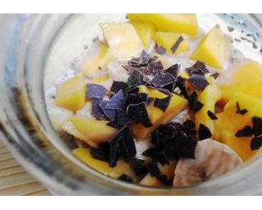 Overnight Oats mit Vanille, Mango und Schokoraspeln