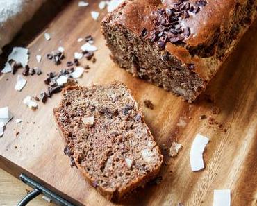 Glutenfreies Brot mit selbstgemachter Mandelbutter