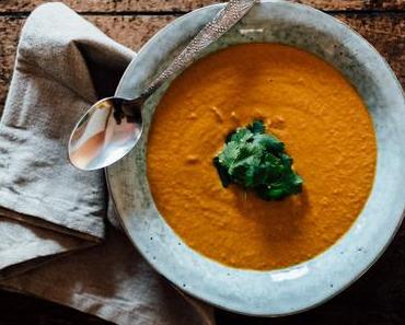 Rezept: Vegane und scharfe Möhren-Erdnuss Suppe