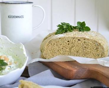 frischgebackenes Brot mit Cashew-Kräuter-Dip / Bread with Herbs Recipe
