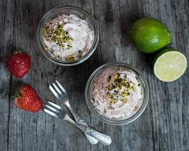 Blitz Muttertagsrezept: Erdbeerschaum auf Knusperboden