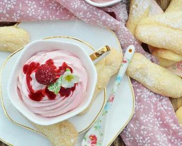 Auf in den Desserthimmel! Himbeer-Cheesecake-Mousse mit selbstgemachten Biskotten