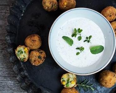 Vollkorn Gemüsebällchen mit Sauerrahm Dip