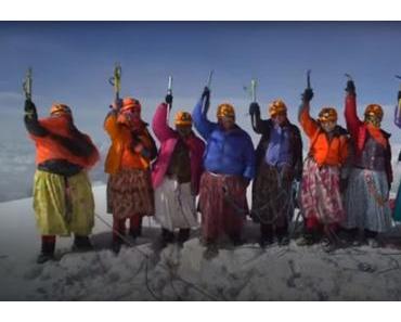 Cholitas erklimmen 6439m Gipfel in Bolivien