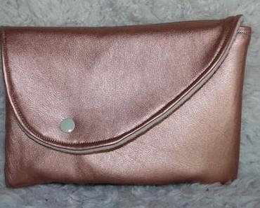 Roségoldene Clutch