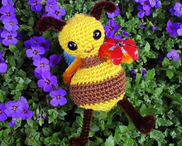 J(Aimee) häkelt ganz alleine: ein zuckersüßes Honigbienchen