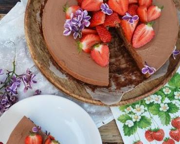 Süsse Liebeserklärung! Schokomousse-Torte mit Erdbeeren