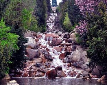 Sonntagsausflug zum Wasserfall im Viktoriapark Berlin