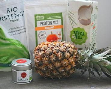 grüner Protein-Shake mit Ananas