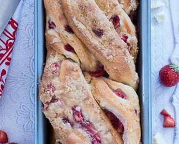 Erdbeere & weiße Schokolade Babka mit Butterkeks Streuseln & Kiwi Fruchtaufstrich