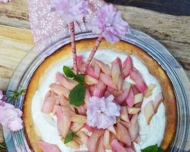 Ein Kuchenträumchen! Ricotta-Cheesecake mit pochiertem Rhabarber