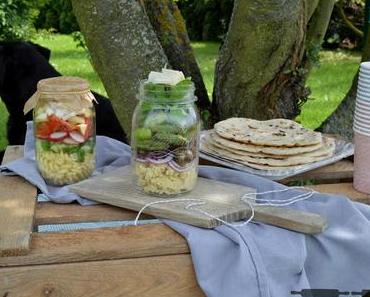 zwei Salatideen im Einmachglas / Salads in a Jar