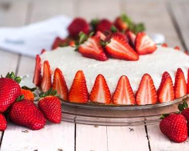 White Cheescake – ein himmlischer Käsekuchen mit Erdbeeren