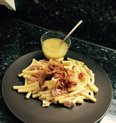 Älplermagronen mit gerösteten Zwiebeln