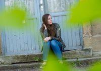 Spitzen Häkeltop Jeans und Espandrilles Outfit