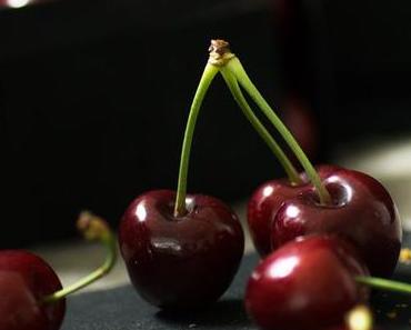 Kirsch-Cheesecake mit Schokoladestücken