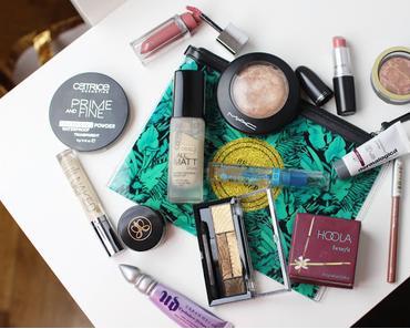 What's In My Make Up Travel Bag