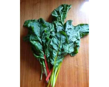 Mangold-Nudeln mit Zwiebeln und Knoblauch